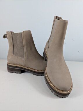 Tom's Dakota lug Chelsea boots women's size 9.5